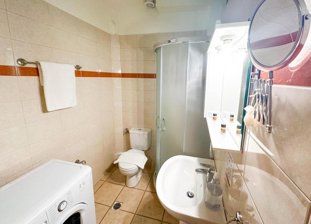 Mini Art Apartments Gerani  Luaran gambar