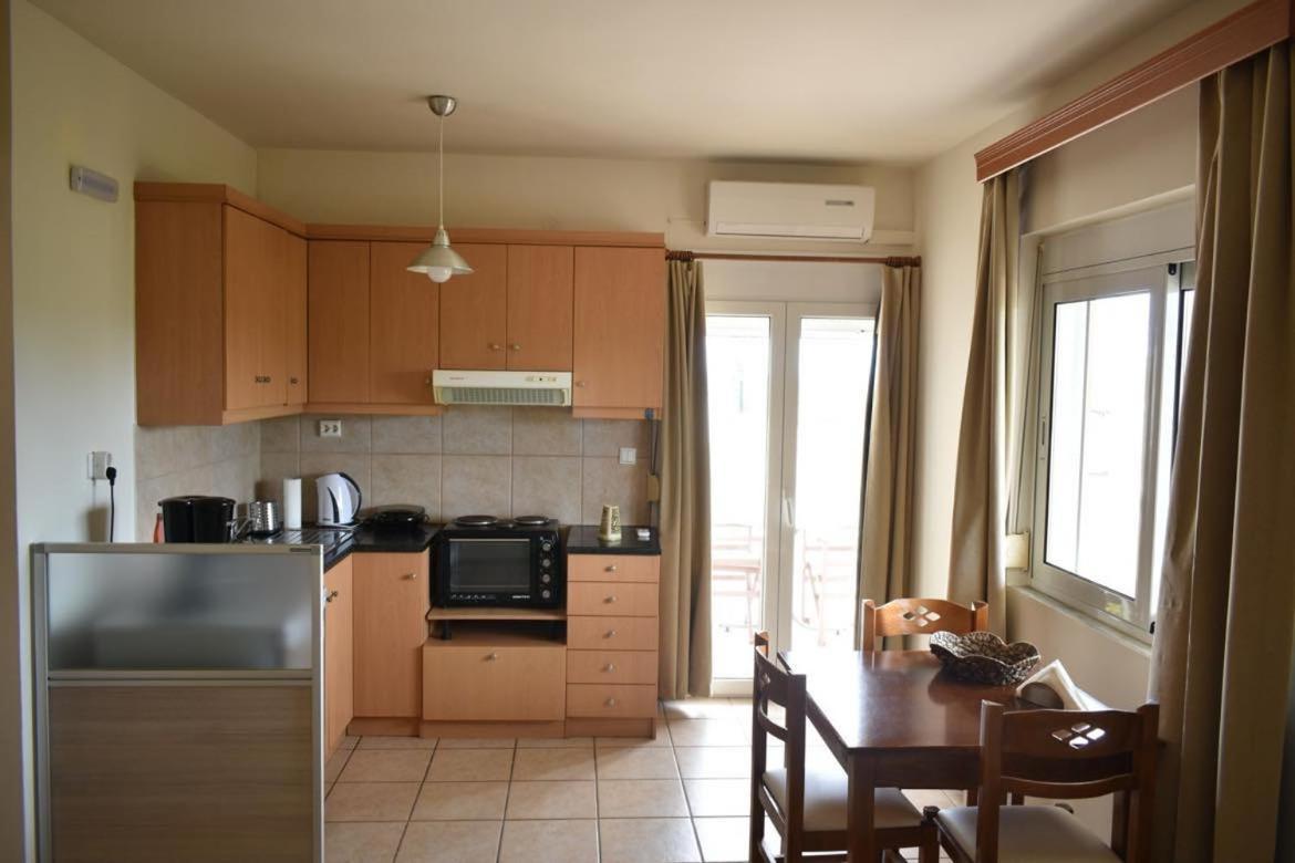 Mini Art Apartments Gerani  Luaran gambar
